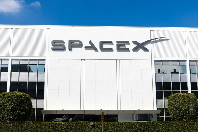 SpaceX обсуждает аренду 80 тысяч базовых станций для Starlink Mobile