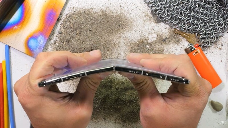 iPhone Duo не выдержал тест на прочность