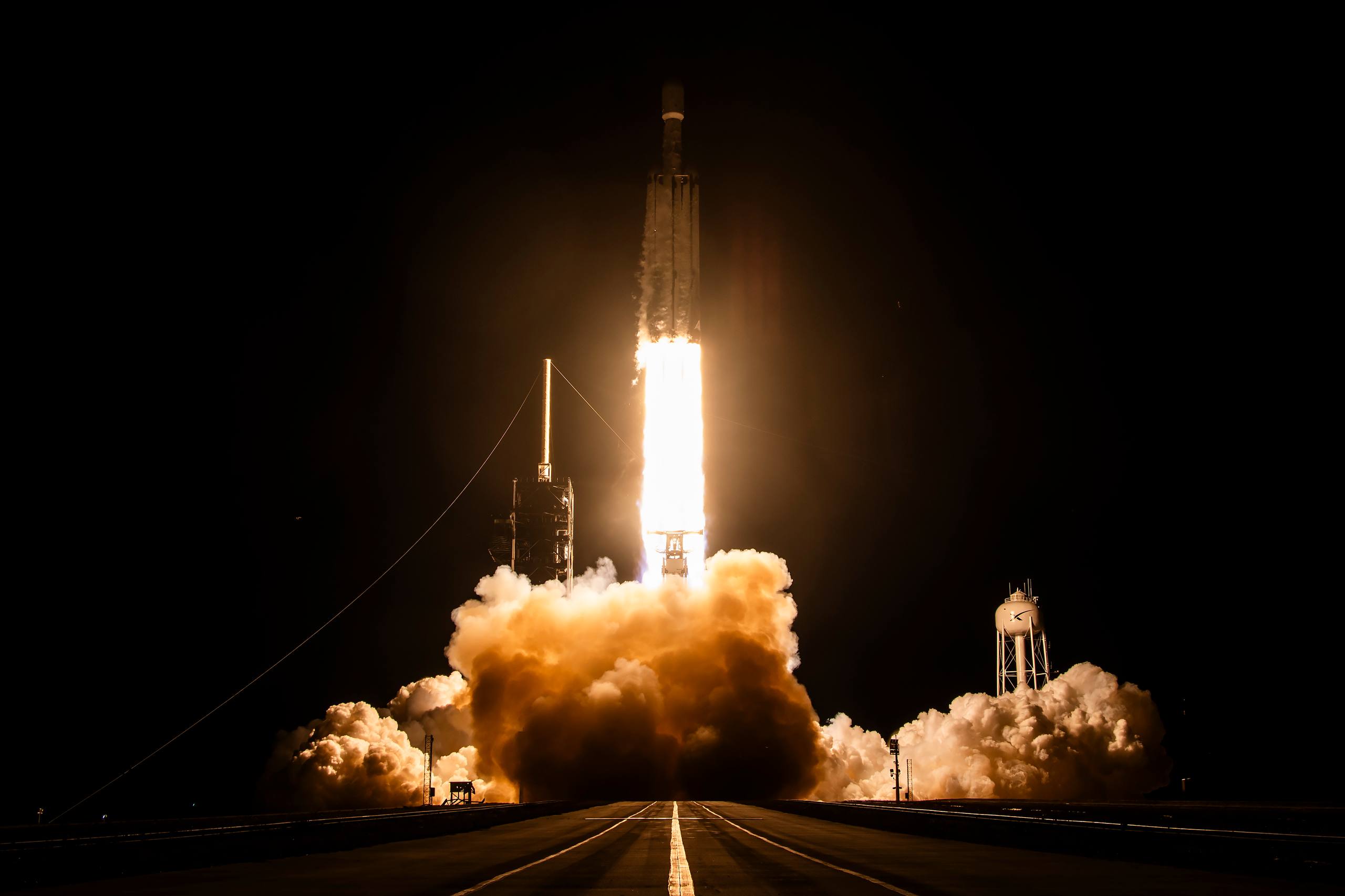 SpaceX выполнила 3 запуска за 13 часов