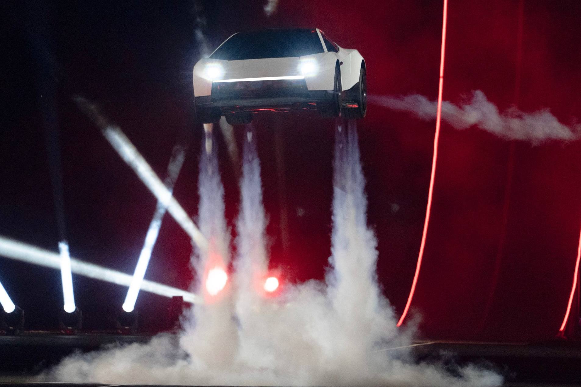 Стенд SpaceX в Макгрегоре испытывал систему для летающей машины Roadster