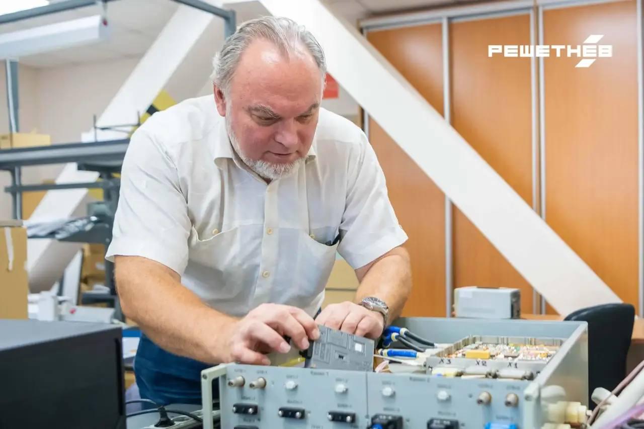 «РЕШЕТНЁВ» разрабатывает новый наземный отладочный комплекс для спутников